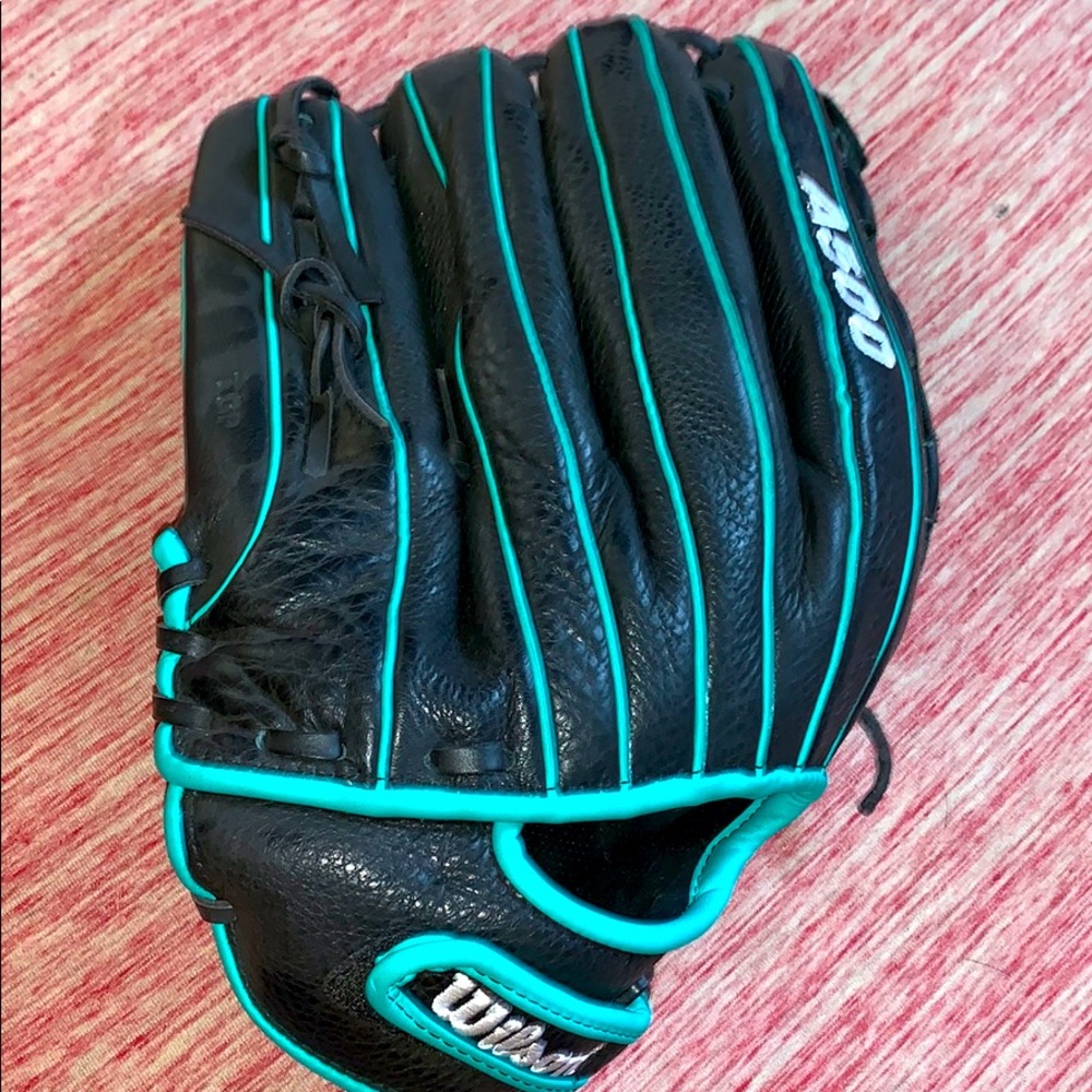 Women’s Wilson A500 Softball Glove